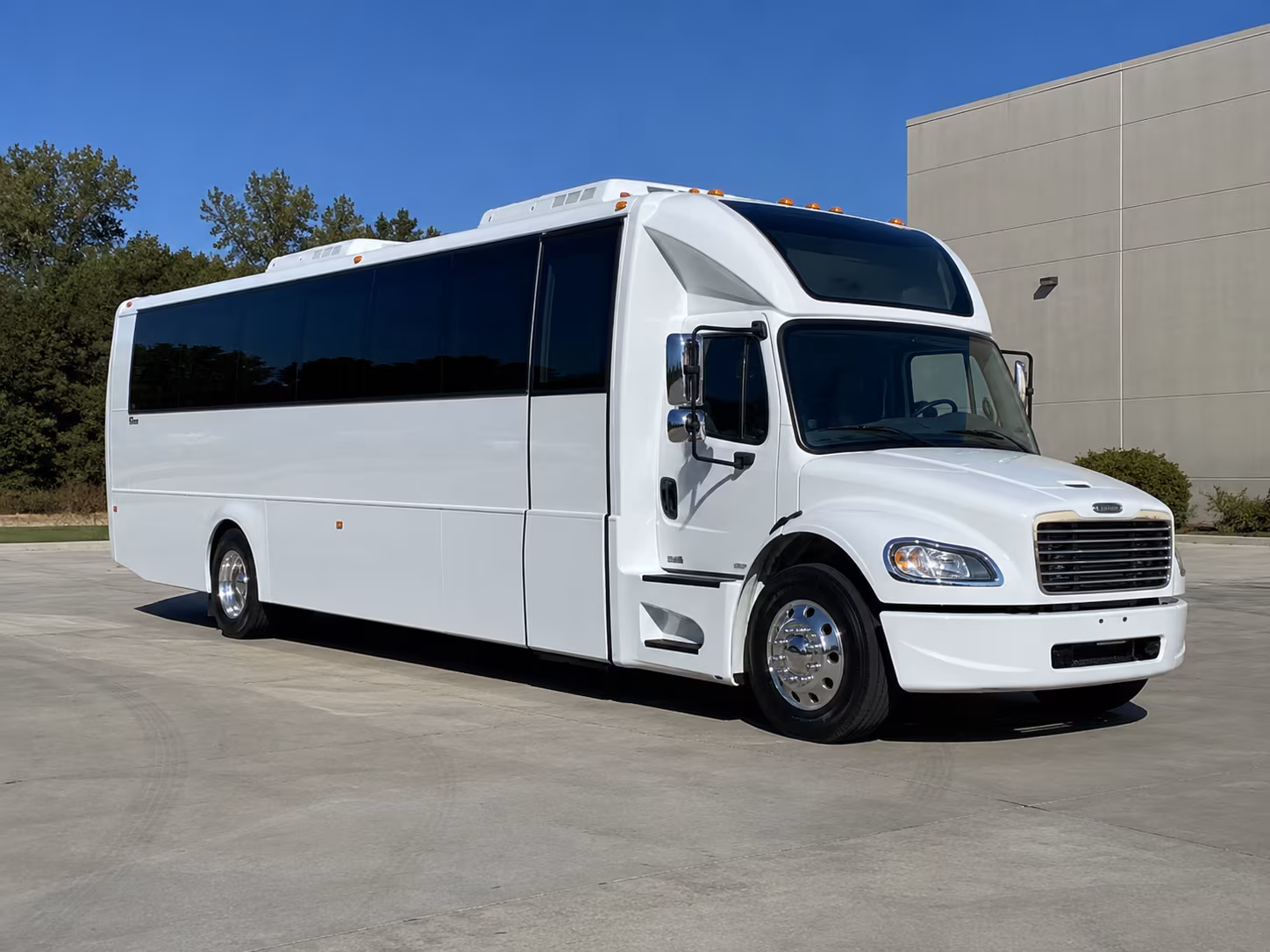 chandler 28 passenger party bus